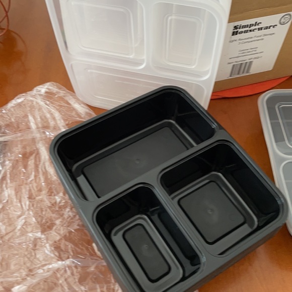 Simple Houseware food storage containers - Picture 1 of 3